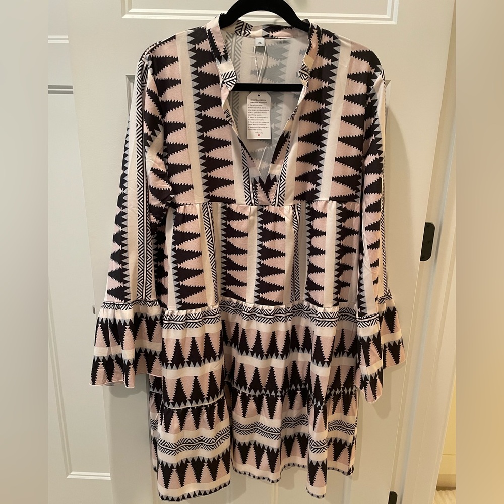 NWT Boho tiered dress with flutter sleeves, pink, gray, cream, and black Size XL